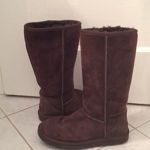 Brown tall ugg boots